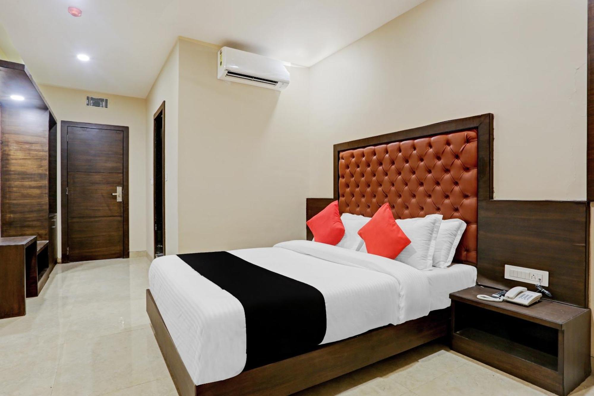 Capital O 80951 Hotel Vertigo Suite Mumbai Exterior photo