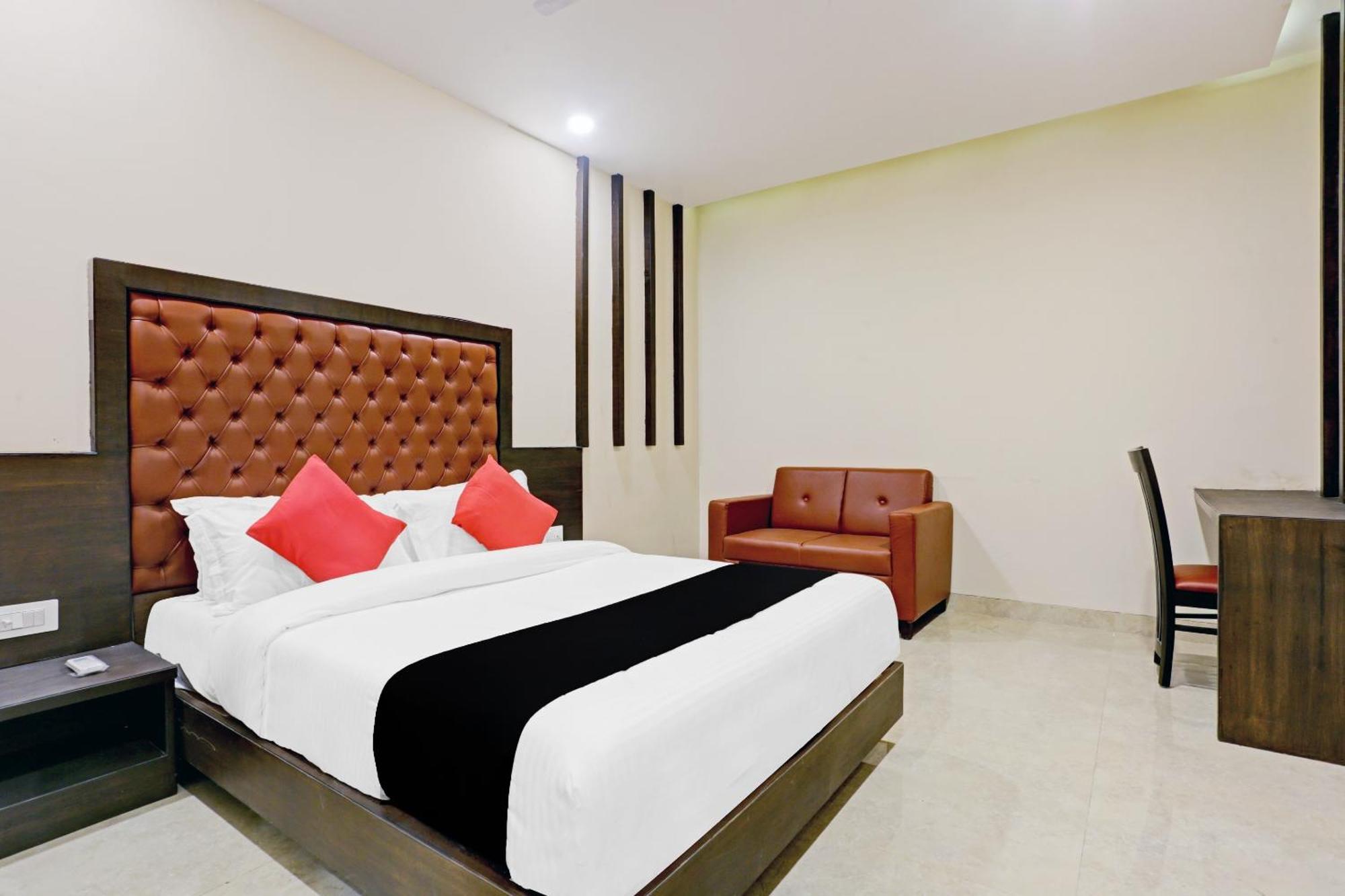 Capital O 80951 Hotel Vertigo Suite Mumbai Exterior photo